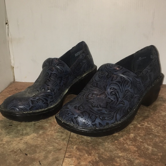 B.O.C Blue and Black print clogs sz 8m - Picture 2 of 9